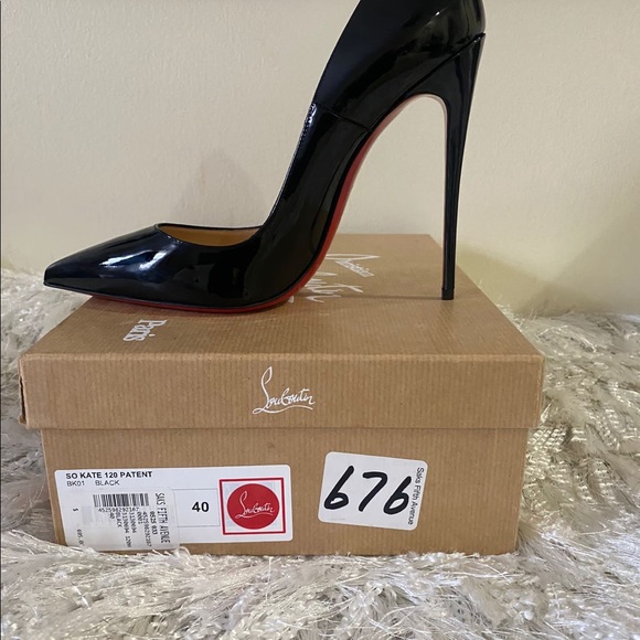 Red Bottoms - Picture 5 of 7